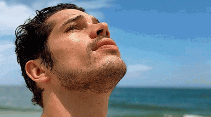 José Loreto assume erro e pede perdão a Débora Nascimento