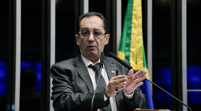 Jorge Kajuru condena gastos do governo com auxílio-moradia