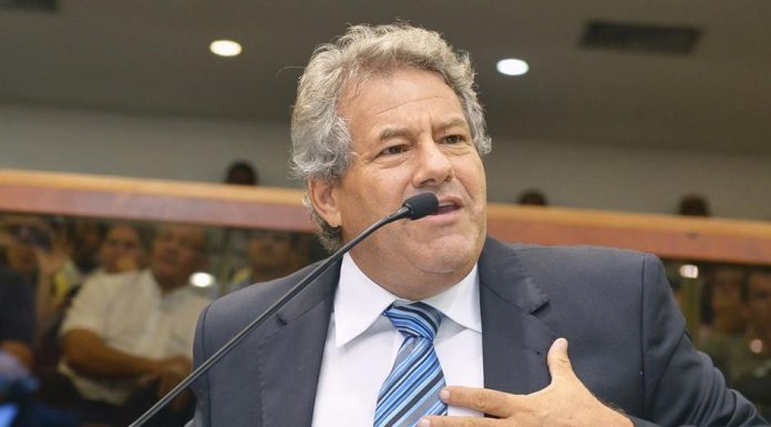 Conheça o senador goiano Luiz Carlos do Carmo