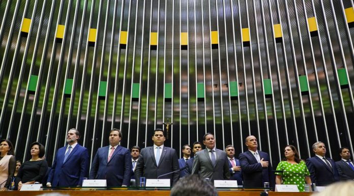 Em mensagem ao Congresso, Bolsonaro propõe uma nova Previdência