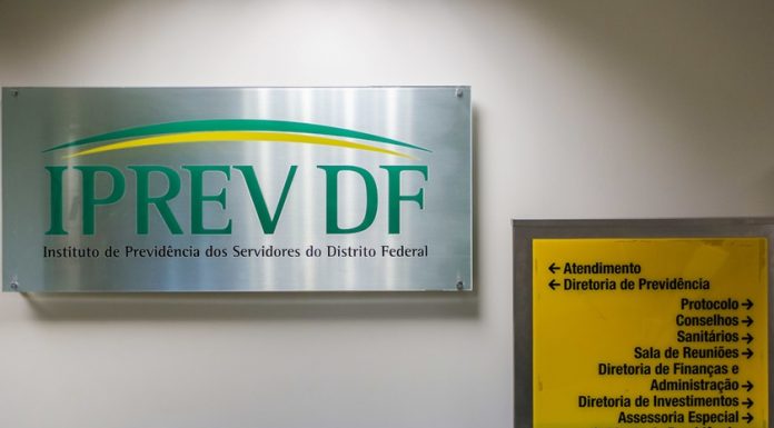 Aposentados e pensionistas correm risco de perder benefício em Brasília