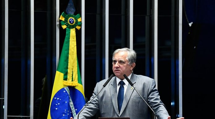 Izalci Lucas lembra que o Brasil precisa investir em pesquisa e educação