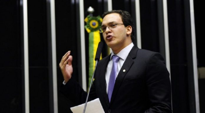 Uldurico Junior vai virar comunista