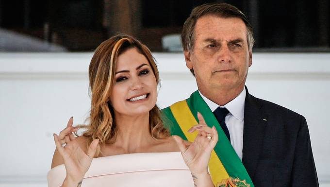 Bolsonaro vai ao cinema ver filme sobre ‘milagre da fé’