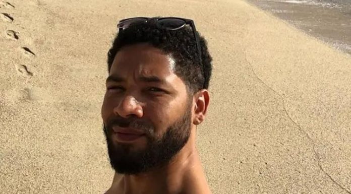 Jussie Smollett é indiciado por 16 crimes após ser acusado de simular agressão