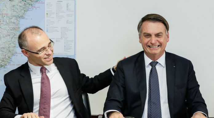 Bolsonaro retira sigilo bancário de operações com recursos públicos