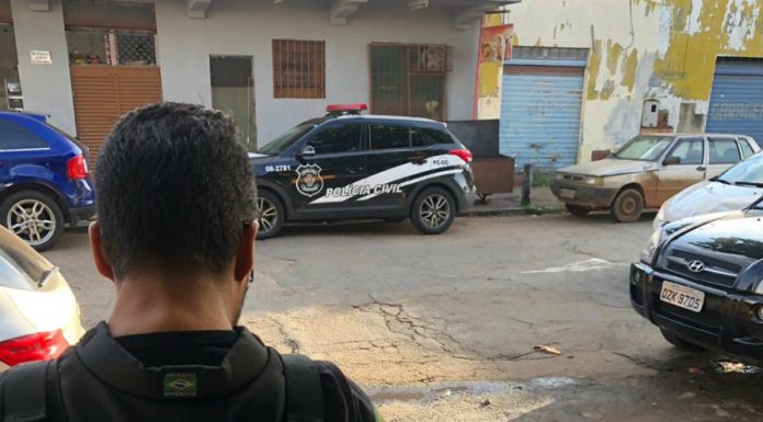 PCGO cumpre mandados de busca em escola suspeita de falsificar títulos para concurso