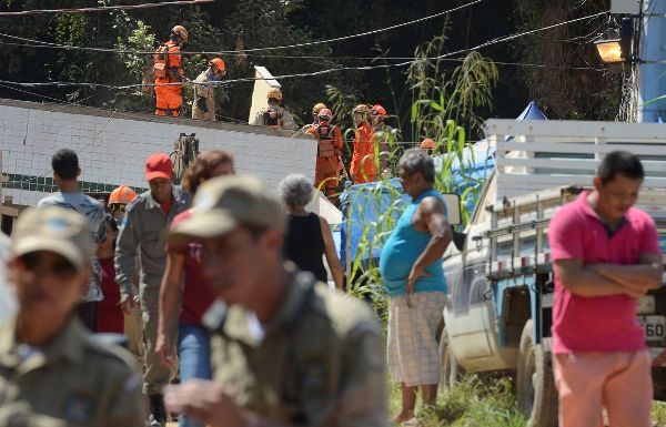 Número de mortos em desabamento de prédios no Rio sobe para 20