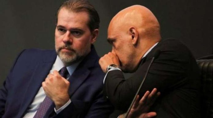 Senadores já falam em impeachment de Toffoli e Moraes