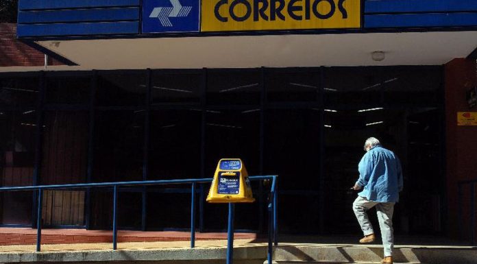 Bolsonaro autoriza estudo para privatização dos Correios