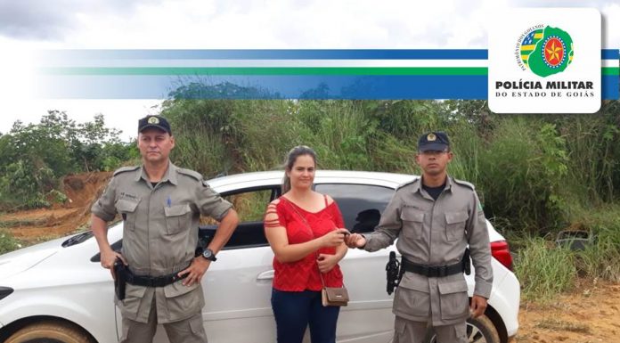 PM encontra carro roubado e entrega ao dono