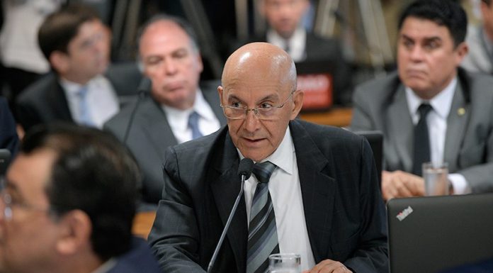 Escolas poderão ser adotadas simbolicamente por senadores