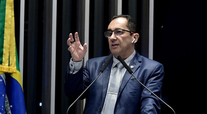 Kajuru critica corte orçamentário e diz que medida prejudica serviço público