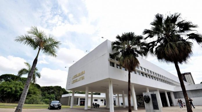 STF decide que assembleias legislativas têm poderes para revogar prisões de deputados
