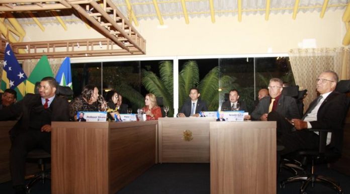 Zé Antônio lidera entrega de Títulos e Comendas