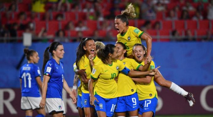 Brasil bate Itália com gol histórico de Marta e avança às oitavas do Mundial