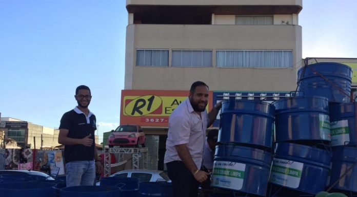 Comerciante de Valparaíso são contemplados com novas lixeiras