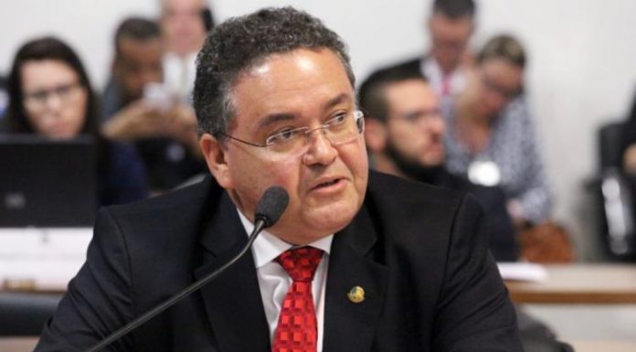 Relator descarta CPMF e propõe aumento de IVA