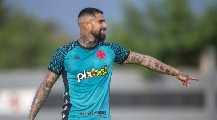 De volta após cumprir suspensão, Quintero projeta jogo contra o Bahia