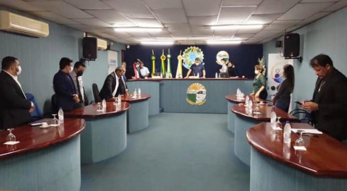 Vereadores criticam criação de ambulatório para atender população trans