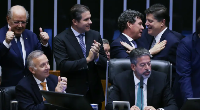 Câmara aprova reforma tributária em segundo turno