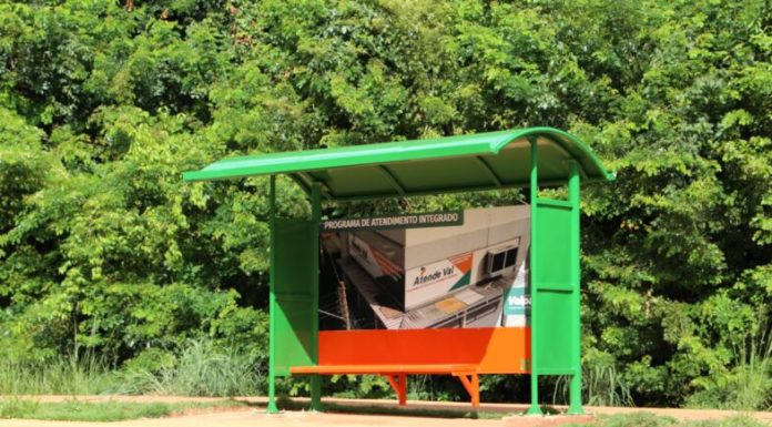 Governo Municipal instala novas paradas de ônibus