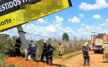 Homem morre esmagado por base de outdoor
