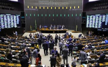 Câmara tem surto de Covid-19 e médico receita ivermectina