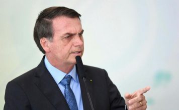 Deputados do PSL querem quebra de sigilo do cartão corporativo de Bolsonaro