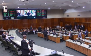 Rejeitada matéria que dispõe sobre as custas judiciais aplicadas em Goiás