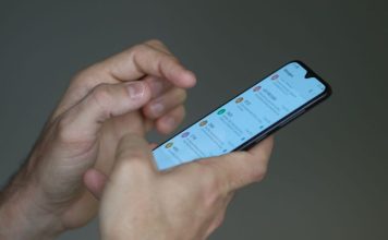 Muito tempo no celular e computador acelera envelhecimento, diz estudo