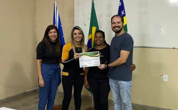 ESCOLA DE GOVERNO FINALIZA AULAS DE CURSO DE INFORMÁTICA E ENTREGA CERTIFICADOS