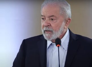 Mínimo tem que subir de acordo com o crescimento da economia, diz Lula