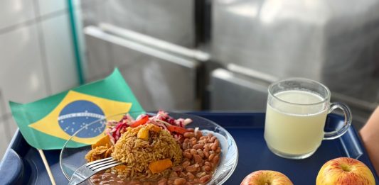 Cardápios temáticos da Copa do Mundo levam cultura e sabor às escolas