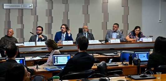 Cotas em residência médica dividem opiniões em debate na CDH