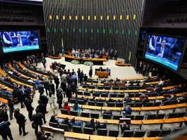 Três senadores concorrem ao cargo de deputado; quatro buscam a suplência