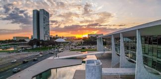 Lei facilita corte de impostos para data centers e programas contra câncer